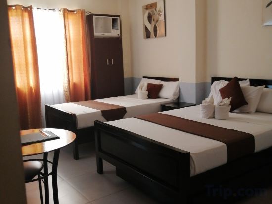 RedDoorz @ Bansud Oriental Mindoro Room Type - Deluxe Family Room