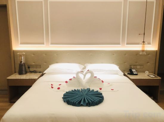 ANQING PARKVIEW INTERNATIONAL HOTEL Room Type - 270° Executive Panorama Double Bed Room|King Koil Mattress + Kohler Bathroom + Screen Projection TV ANQING PARKVIEW INTERNATIONAL HOTEL Room Type - 270° Executive Panorama Double Bed Room|King Koil Mattress + Kohler Bathroom + Screen Projection TV