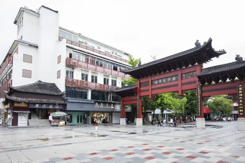 Qingmu Hotel (Nanjing Confucius Temple Metro Station Jiankang Road)