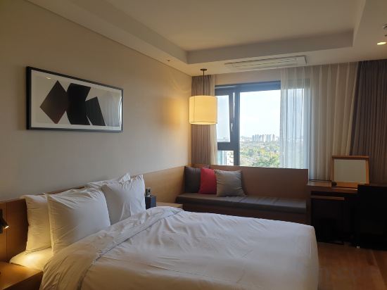Ramada by Wyndham Gunsan Room Type - Deluxe Double Room - High Floor