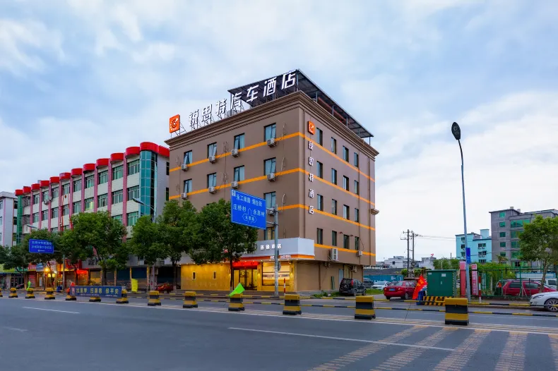 Ruisite Hotel (Yongqiang Avenue Branch, Longwan Airport, Wenzhou)
