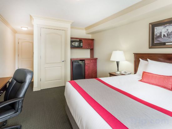 Ramada by Wyndham Hinton Room Type - Mobility Accessible Queen Room