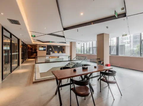 Iu Hotel (Chongqing Yuanjiagang heavy medicine shop)