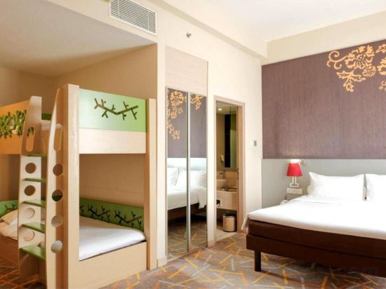 Ibis Styles Malang Room Type - FAMILY ROOM WITH 1 KING-SIZE BED AND 1 BUNK BED Ibis Styles Malang Room Type - FAMILY ROOM WITH 1 KING-SIZE BED AND 1 BUNK BED