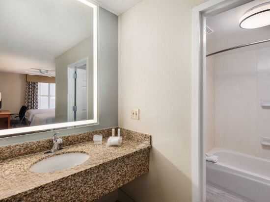 Homewood Suites by Hilton Orlando-Int'l Drive/Convention Ctr - Tap to explore photos