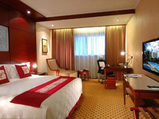 Hotel Borobudur Jakarta Room Type - Premier King Pool View