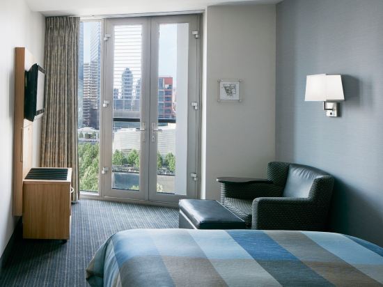 World Center Hotel Room Type - Superior Queen Room with 911 Memorial Site View