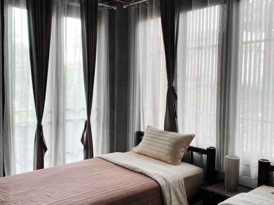 Lamphu House Chiang Mai Room Type - Superior Corner Twin Room with Pool View