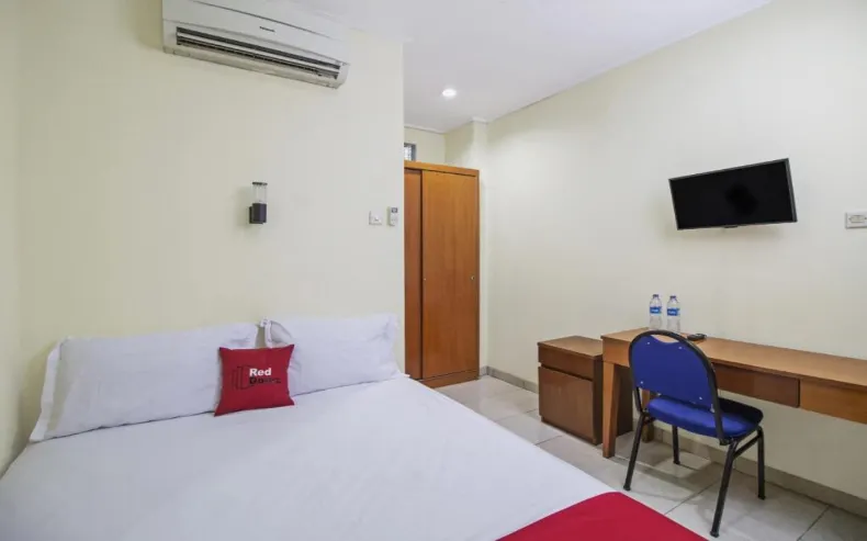 RedDoorz Plus Near Ciputra World Kuningan 2