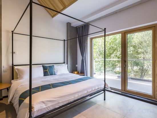 Floral Hotel·Yunshang No.35 Villa Room Type - Above The Clouds Family Room With Fireplace And Scenic View Floral Hotel·Yunshang No.35 Villa Room Type - Above The Clouds Family Room With Fireplace And Scenic View