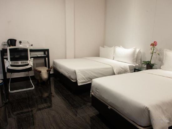 M Design Hotel @ Taman Pertama Room Type - Family Superior