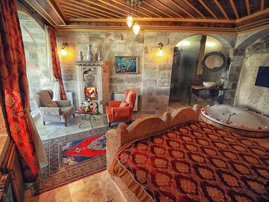 Traveller's Cave Hotel Room Type - Deluxe Suite
