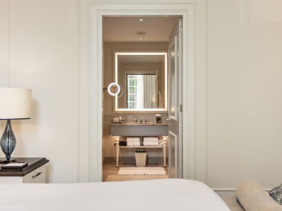 Waldorf Astoria Amsterdam by Hilton - Tap to explore photos
