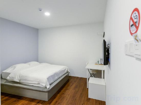 Fumah Hotel Room Type - Deluxe Room No Window
