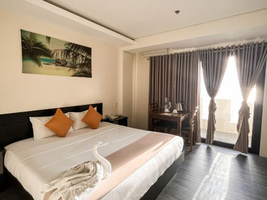 Navarro Hotel Room Type - Deluxe King Room