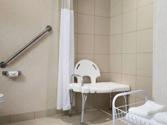 Days Inn & Suites by Wyndham Collingwood Room Type - Mobility Accessible King Room