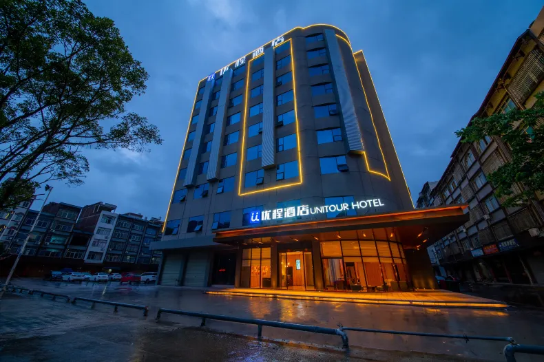Unitour Hotel (Yulin Xingye High-speed Railway Station)