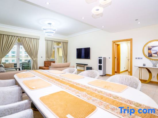 HomesGetaway- 2BR + Guest Room in Shoreline 17 Palm Jumeirah