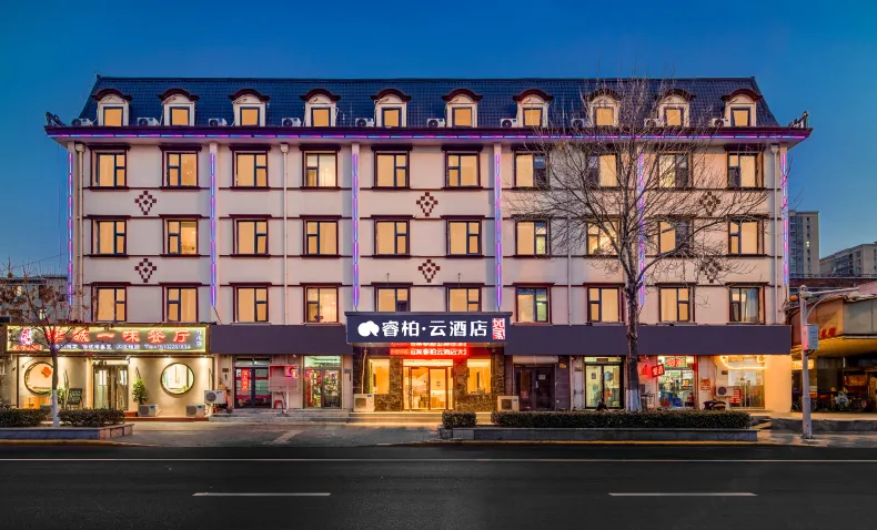 Rujia Ruibai Cloud Hotel (Tianjin Eye Bening Park Subway Station)