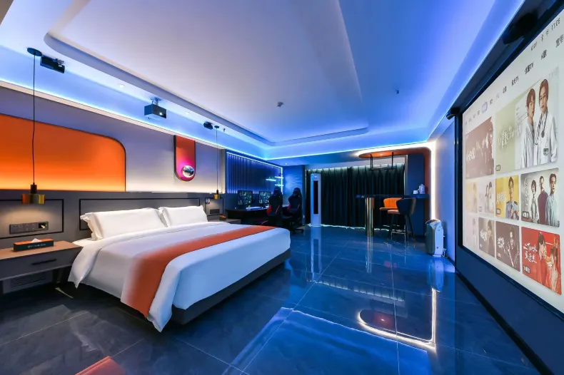 Ye and Chen e-sports Film Hotel (Train Station Tatan Branch)