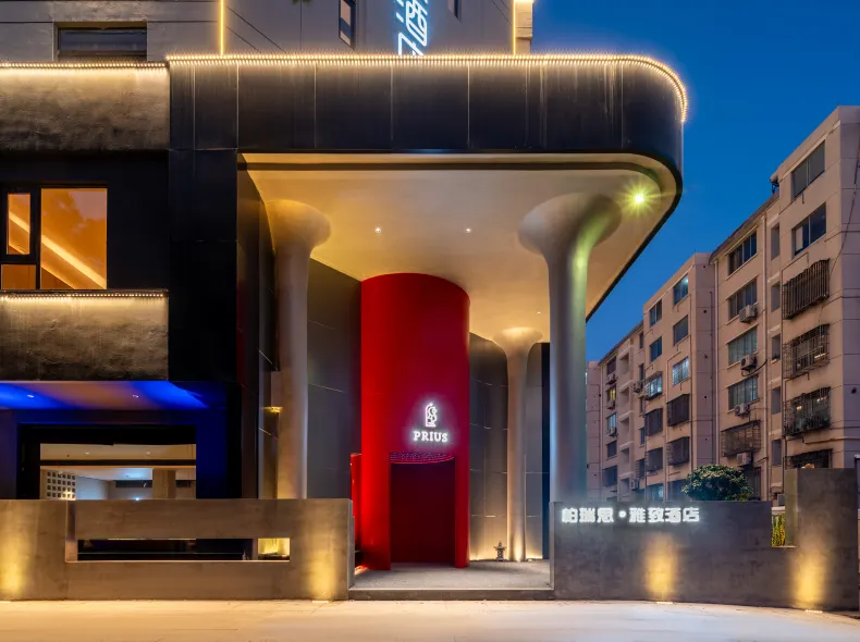 Jiaojiang Paris·Elegant Designer Resort Hotel (Jiazhi Old Street Garden Market Branch)