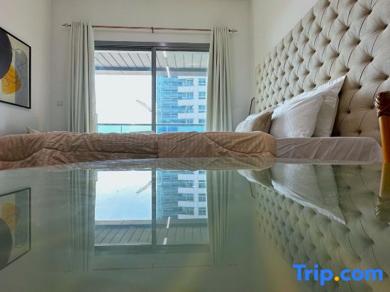 Luxury Studio w/ BoHo Design and Balcony for 4 Pax
