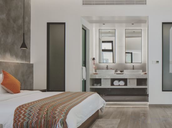 Night Lodging Hostel Room Type - Ultra Panoramic Courtyard Suite