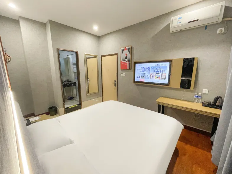 Junyi Chain Hotel (Nanjing South Station North Square)