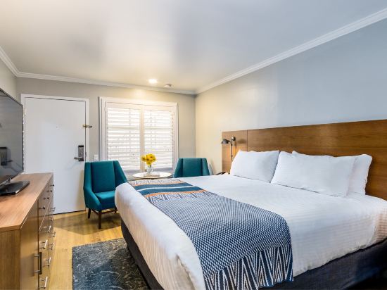 Town and Country San Diego Room Type - Happy Camper 1 King