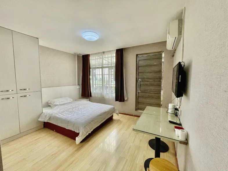 Jasmine Bloom INN Chain Hotel (Huanggang Normal University First Store)