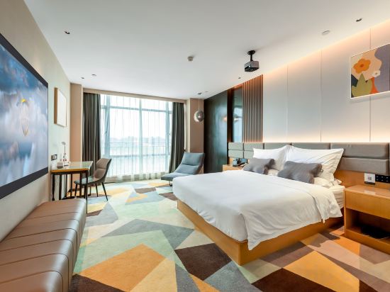 Chonpines Hotel Room Type - Smart Cinema Double Bed Room (Large Projector Screen + Smart Sound Control)