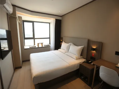 Elan Hotel (Changchun Shazhichuan Metro Station)