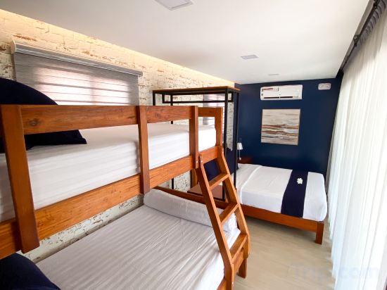 Crusoe Cabins Casobe Room Type - Beachfront Family Room