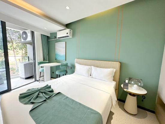 Ark Seaview Holiday Inn Room Type - Deluxe Double Room With Mountain View Ark Seaview Holiday Inn Room Type - Deluxe Double Room With Mountain View