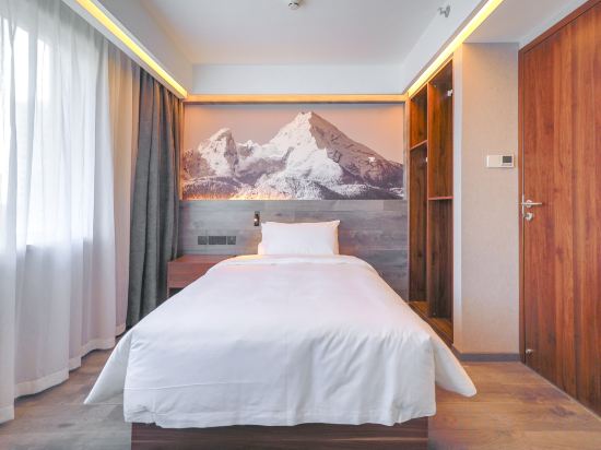 Yayuncun Hotel Room Type - Guestroom - 2-Room, Triple Occupancy (Building a) Yayuncun Hotel Room Type - Guestroom - 2-Room, Triple Occupancy (Building a)