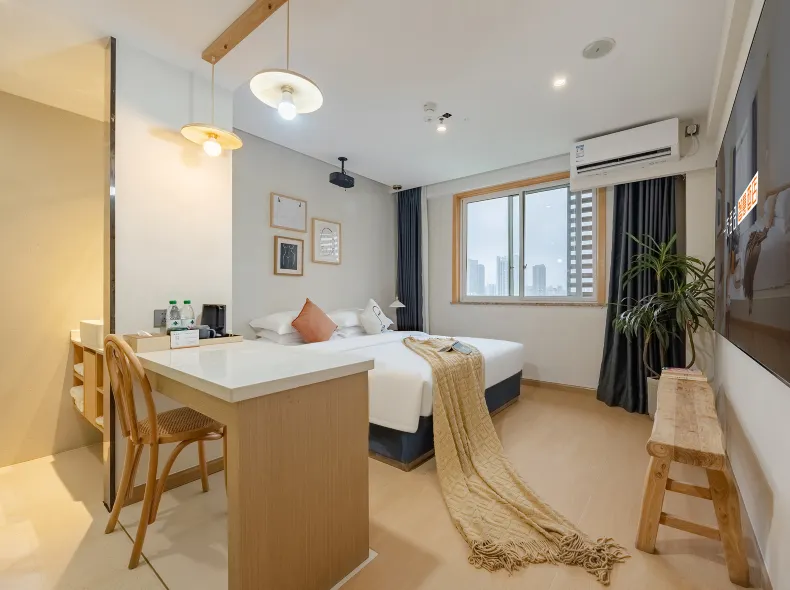 Lily Smart Hotel (Hefei 1912 Bar Street)