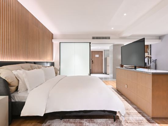 GOOHUG BEIJING Room Type - 180° Panoramic Executive King Bed Room