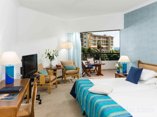 Coral Beach Hotel and Resort Room Type - Sea View Room