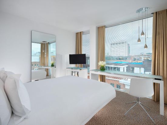 St Martins Lane Room Type - Standard Room - Mobility Accessible St Martins Lane Room Type - Standard Room - Mobility Accessible