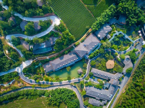 ANJI·JUNLAN LAOZHUANG SHANJU TANGQUAN RESORT HOTEL