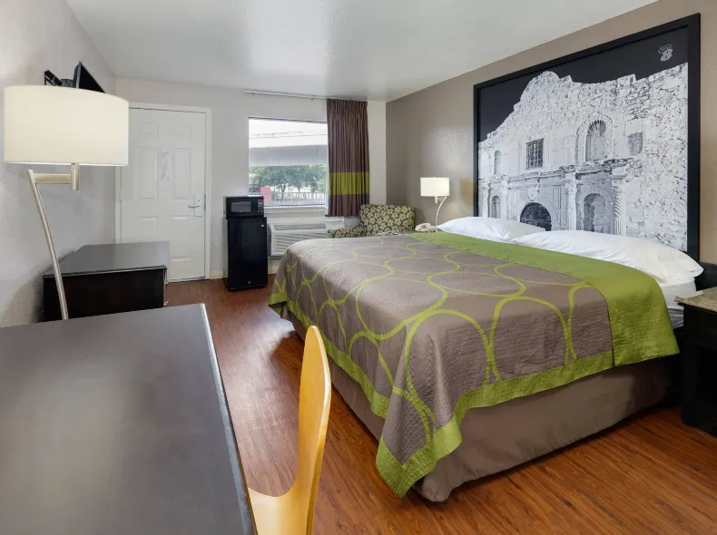 Super 8 by Wyndham San Antonio Pearl District / Downtown
