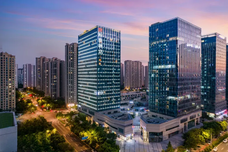 Borrman Hotel (Jinan West Railway Station East Square)