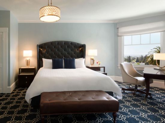Claremont Resort & Club Room Type - Deluxe King Room