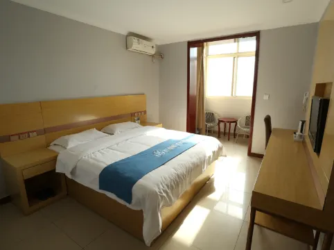 Huayi Hotel (Beijing Tongzhou District Ciqu North Subway Station)