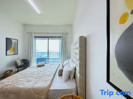 Luxury Studio w/ BoHo Design and Balcony for 4 Pax