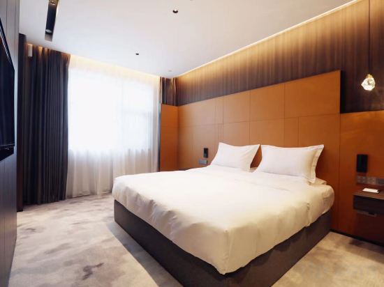 CATHAY VIEW CLUB  HOTEL Room Type - Deluxe Suite