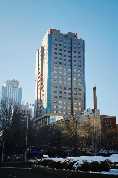 Cloud Four Seasons Urumqi People's Cinema Store
