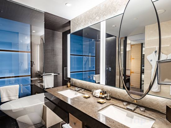 Fairmont Quasar Istanbul Room Type - DELUXE Bosphorus View 2 Queen with Balcony - 40 sm