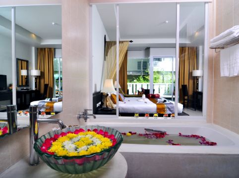 Baan Karonburi Resort - Tap to explore photos