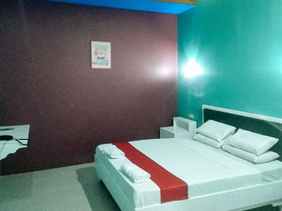 RedDoorz at EM Pensiontel Butuan City - Tap to explore photos